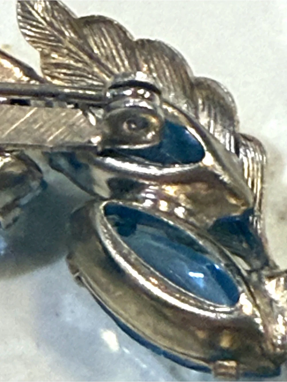 Vintage 1950s Blue Rhinestone Wreath Brooch Pin